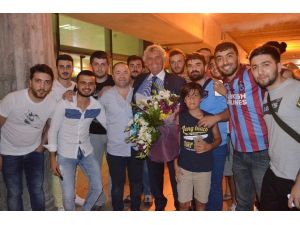 Trabzonspor taraftarı, Belçikalı efsane kaleci Jan Marie Pfaff’ı coşkuyla karşıladı