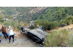 Otomobil 150 metreden uçuruma yuvarlandı, sürücü ölümden döndü