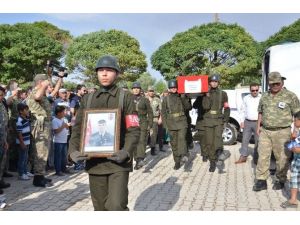 Kahramanmaraşlı şehit Uzman Çavuş Uğur Kartal, gözyaşları arasında toprağa verildi