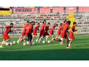 Eskişehirspor, Şanlıurfaspor maçına taraftarı önünde hazırlanıyor