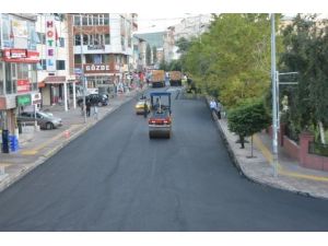 Ardahan Belediyesi sıcak asfalt çalışmasına başladı