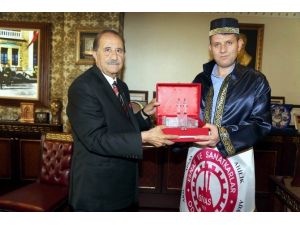 İl Özel İdaresi Genel Sekreteri Ayhan, Ahilik onur ödülünü aldı