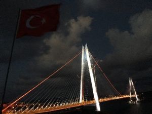 Yavuz Sultan Selim Köprüsü’nün ışıkları ilk kez yandı
