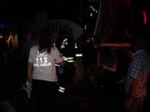Edirne’de otobüs, önündeki TIR'a çarptı: 1’i ağır, 11 yaralı