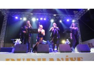 Burhaniye’de festival Grup Alaturka Band konseri ile noktalandı