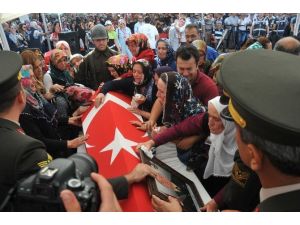 Cerablus şehidi Ercan Çelik’i son yolculuğuna binlerce vatandaş uğurladı