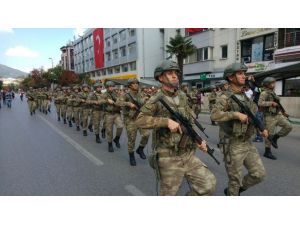Bursa’da 30 Ağustos kutlamalarında askere büyük ilgi