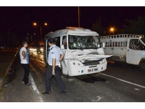 Siverek’te yolcu minibüsü kamyona çarptı: 7 yaralı