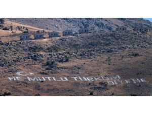 ‘Ne Mutlu Türküm Diyene’ yazısı yenilendi