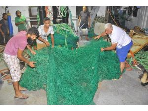 İzmirli balıkçılar 80 kilometrelik fırtınada ’Vira bismillah’ dedi