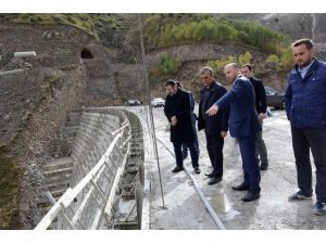 Vali Özefe, baraj ve BTK demir yolu inşaatında incelemelerde bulundu