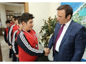 Sporculardan Başkan Genç’e ziyaret