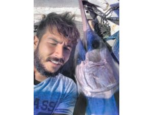 Antalya’da 55 kilogramlık kılıç balığı yakalandı