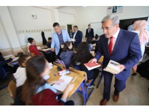 Başkan Akcan okul ziyaretlerine devam ediyor