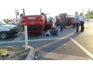 Kaza yapan otomobile başka bir otomobil çarptı: 2 yaralı