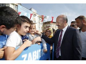 Sultangazi’de Suriyeli çocuklar barış için beyaz güvercin uçurdu