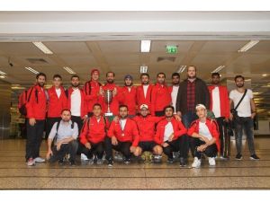 Zeytinburnu Belediyesi Buz Hokeyi Takımı Avrupa şampiyonu oldu