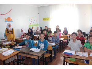 Suriyeli öğrencilerin kayıp yılları hızlandırılmış eğitimle telafi oluyor
