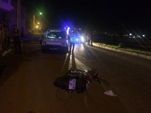 Motosiklet otomobille çarpıştı: 2 ölü