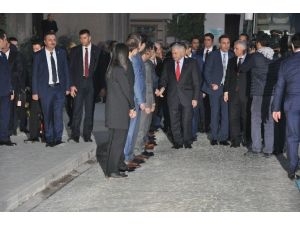 Başbakan Yıldırım, Afyonkarahisar Valisi Aziz Yıldırım’ı ziyaret etti