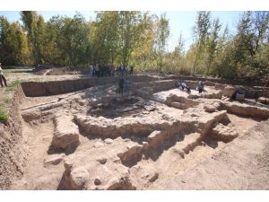 Bin 400 yıllık taban mozaiği çıkan kazı alanında çalışmalar sürüyor