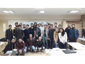Eskişehir’deki Azerbaycanlı öğrencilere ’’Liderlik ve Özgüven’’ semineri