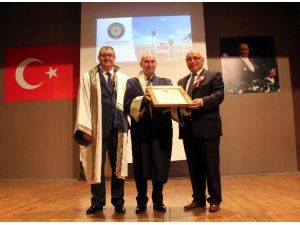 Toros Üniversitesi’nden, ’sakin şehrin’ belediye başkanına fahri doktora unvanı