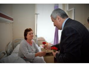 Başkan Baran’dan hastalara moral ziyareti