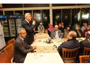 Başkan Karaosmanoğlu ve Köşker, Gebzeli hacıları ağırladı
