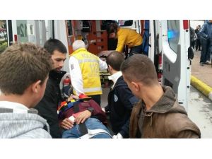 Karamürsel’de otomobil ile motosiklet çarpıştı: 2 yaralı