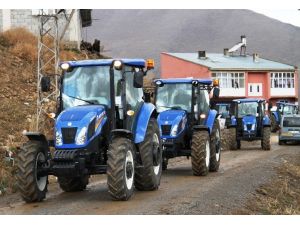 Artos Dağı eteğinde traktör tanıtımı