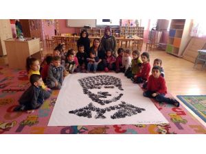 El izleriyle, Atatürk portresi yaptılar