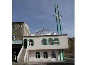 İstanbul’daki evini satarak yaptırdığı caminin imamı oldu