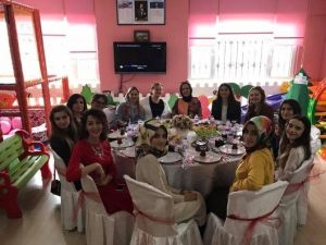Düzce Şükran Öney Anaokulunda öğretmenlere özel kutlama