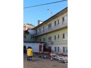Kastamonu’da hastanenin çatısından düşen işçi öldü