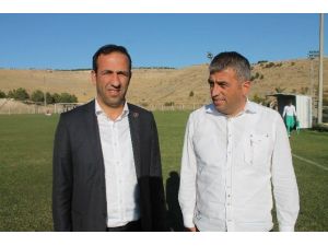 Yeni Malatyaspor’da yönetim teknik heyetle takımın gidişatını görüştü