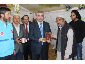 Suriyeli mültecilere 5 bin Kur’an’ı Kerim hediye edildi