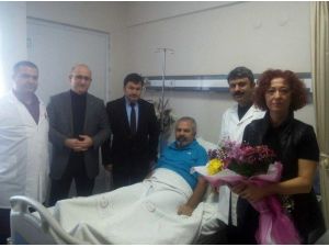 AK Parti İlçe Yönetimi saldırıya uğrayan doktoru ziyaret etti