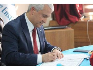 Yunus Emre Enstitüsü ile Anadolu Üniversitesi arasında Eğitim İş Birliği Protokolü