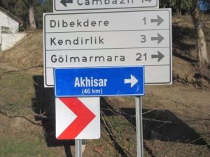 Ahmetli’de yön ve trafik levhaları yerleştirildi