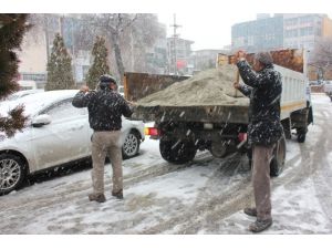 Iğdır Belediyesinden kar temizleme çalışması