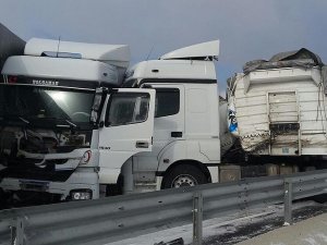 Aksaray'daki trafik kazasında 36 araç birbirine girdi