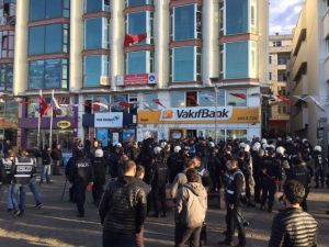 Hopa’da izinsiz gösteriye polis müdahale etti