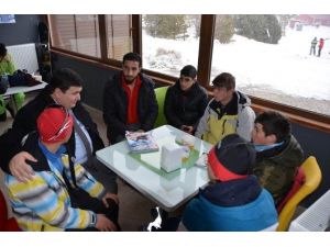 Ergan dağı kayak merkezi kayakseverlerin akınına uğruyor