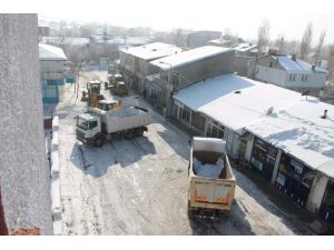 Tutak belediyesi kar temizleme çalışmalarına başladı