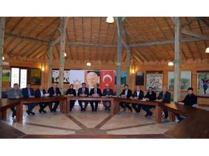 AK Parti’nin ilçe başkanları istişare toplantısında buluştu