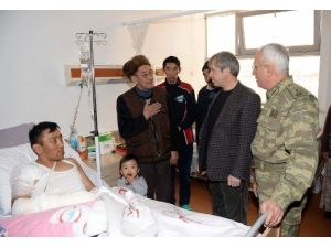 Vali Çınar’dan yaralı askerlere ziyaret