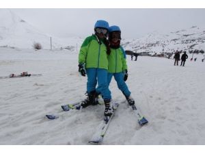 Kop Kayak Merkezinde kayak ve kızak keyfi
