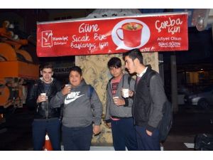 Manavgat Belediyesi’nden sıcak çorba ikramı
