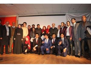 AK Partili gençlerden ‘15 Temmuz’ konulu şiir dinletisi